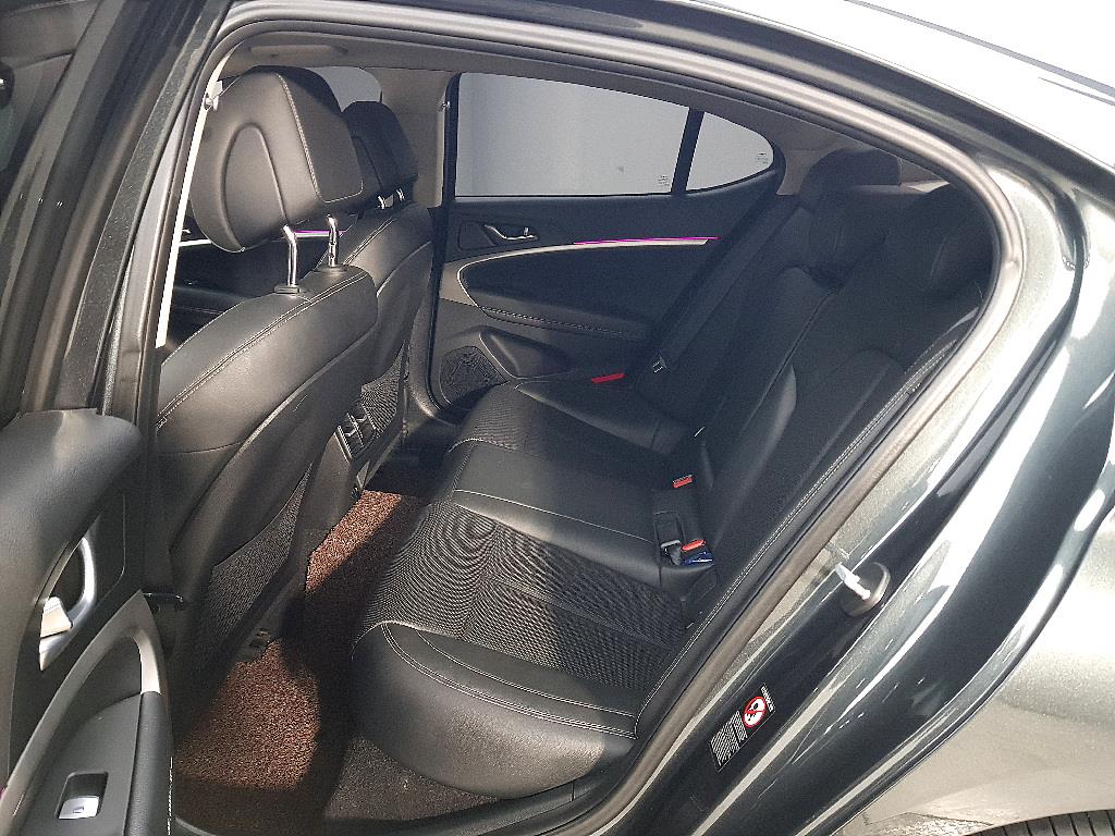 Genesis G70 - Vista 9