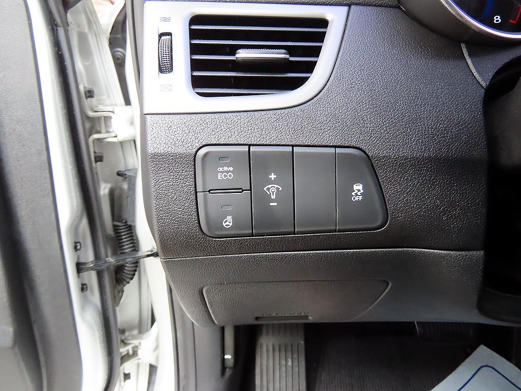 HYUNDAI Avante - Vista 12