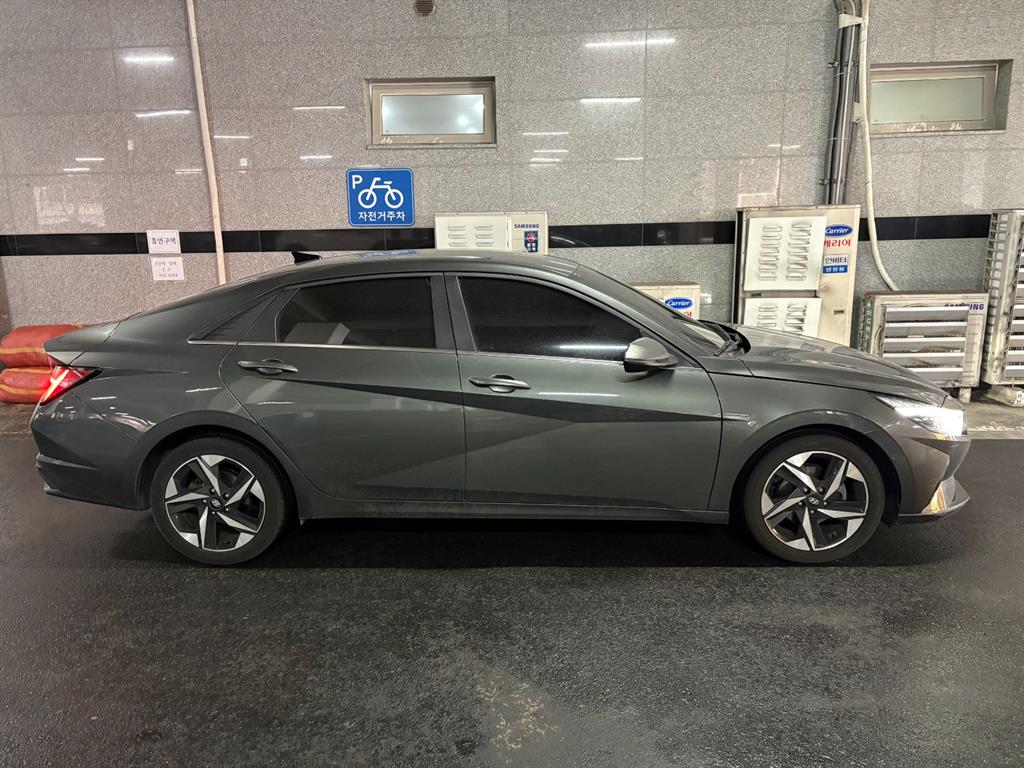 HYUNDAI Avante - Vista 3