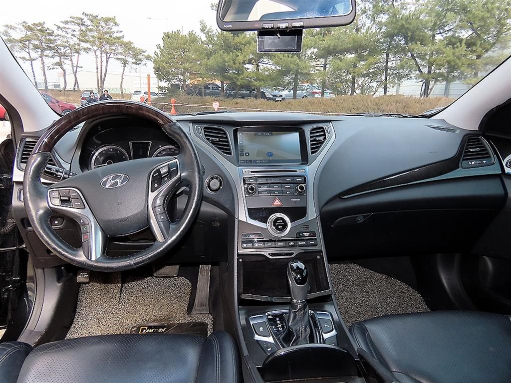 HYUNDAI Grandeur - Vista 7