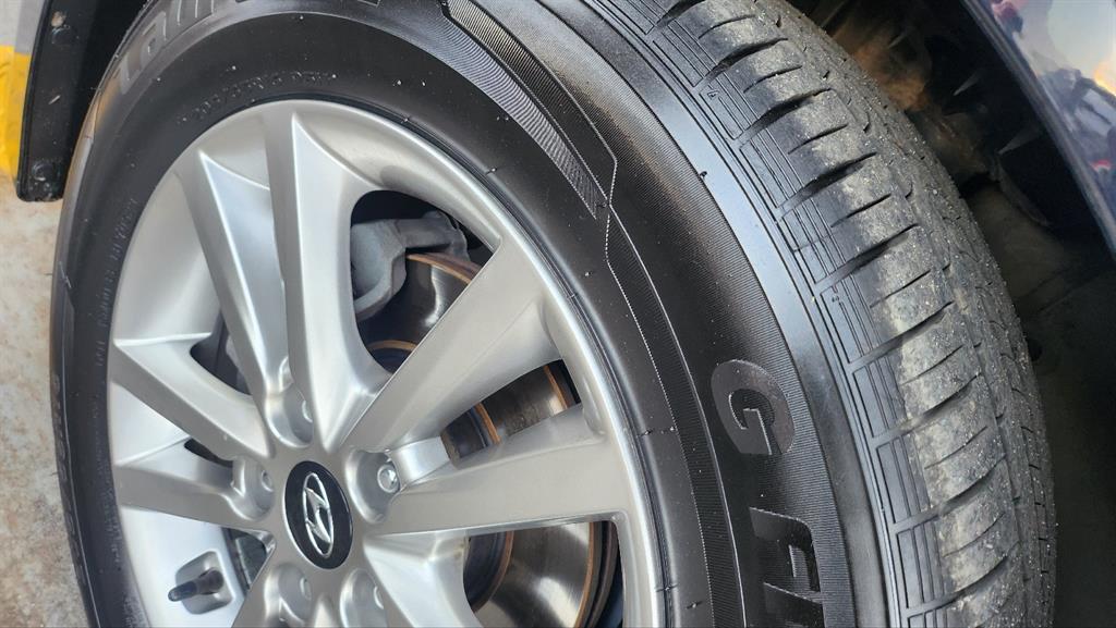 HYUNDAI Sonata - Vista 12