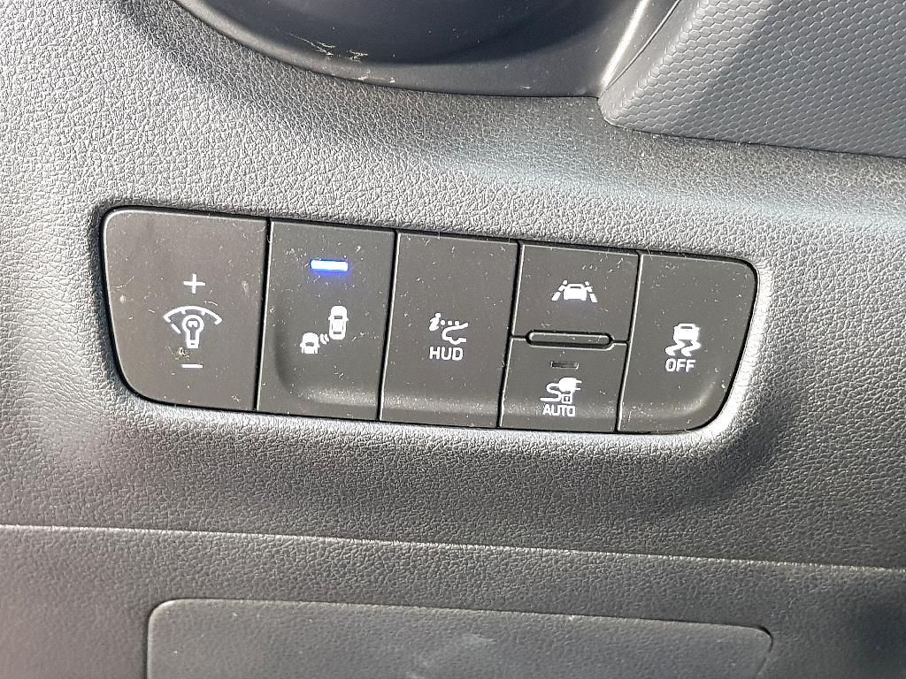 HYUNDAI Kona - Vista 10