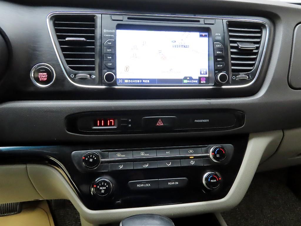 KIA Carnival - Vista 10