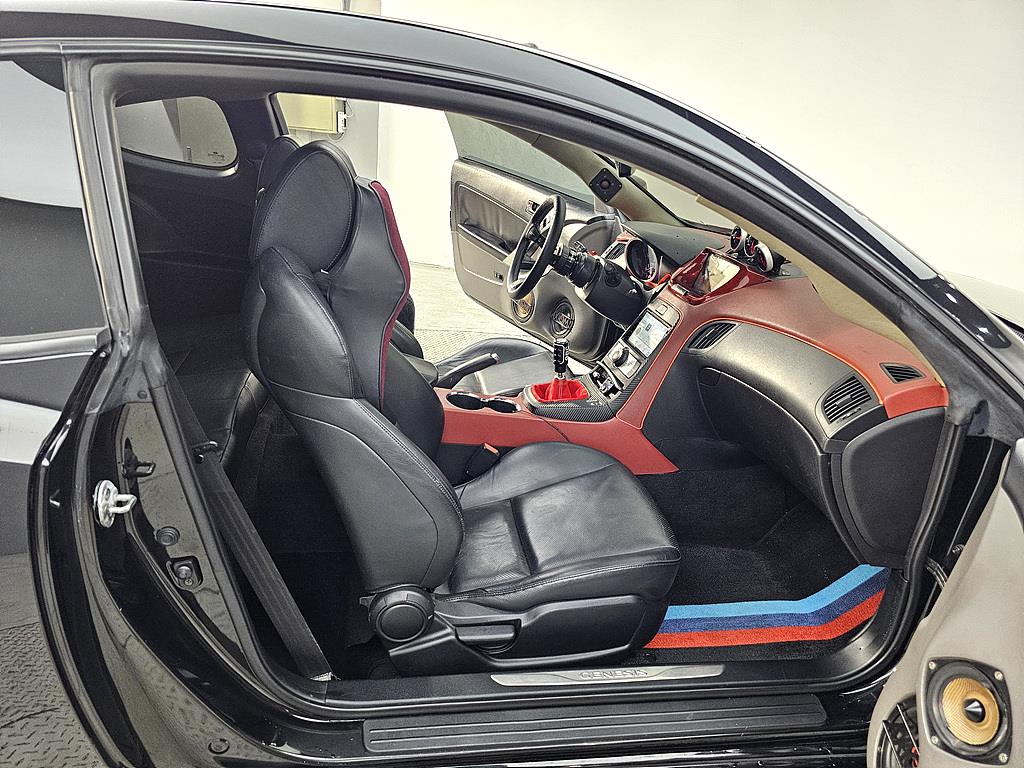 HYUNDAI Genesis - Vista 5