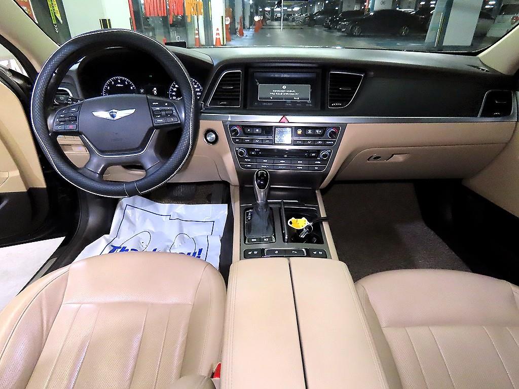 HYUNDAI Genesis - Vista 10