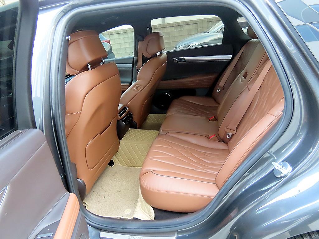 Genesis G80 - Vista 6