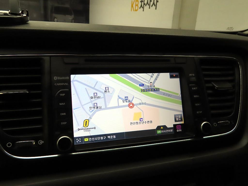 KIA Carnival - Vista 9