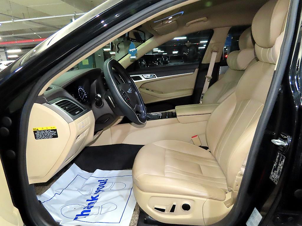 HYUNDAI Genesis - Vista 6