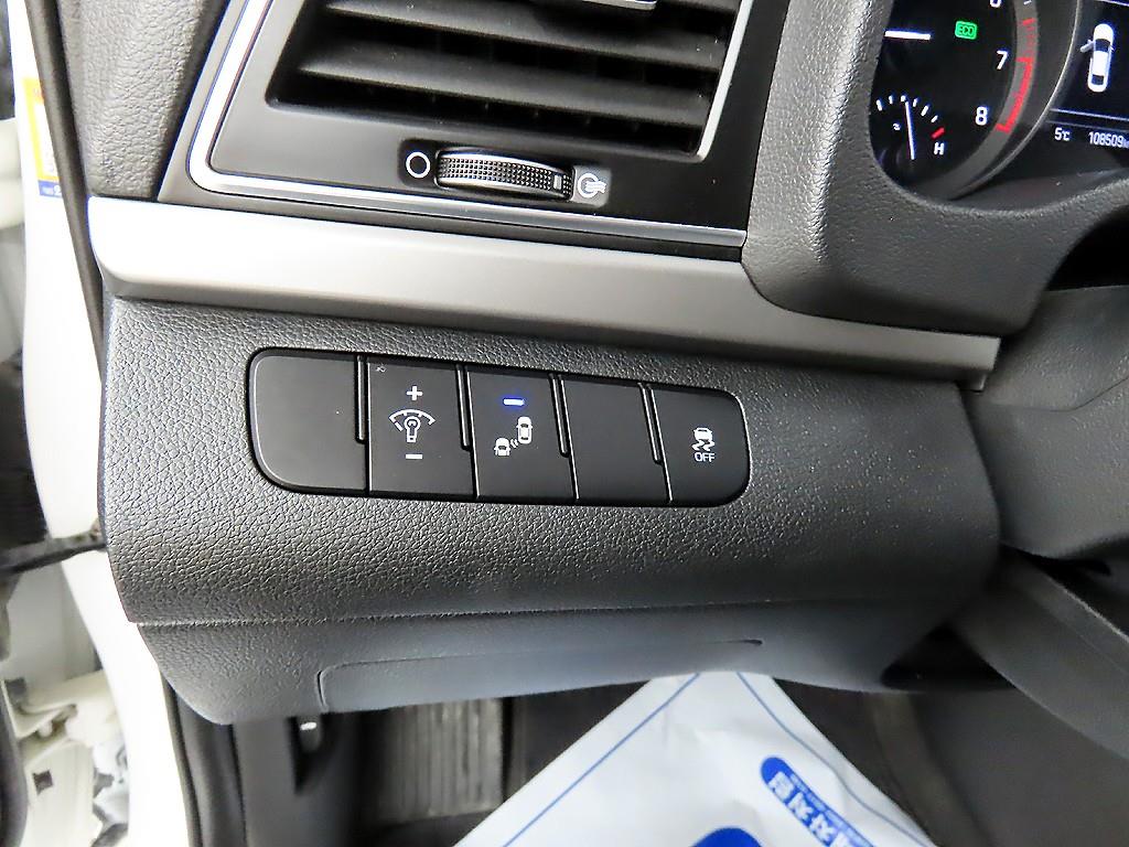 HYUNDAI Avante - Vista 12