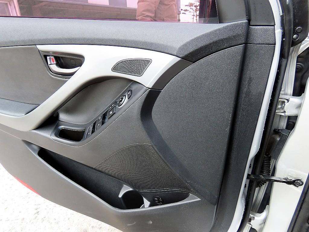 HYUNDAI Avante - Vista 11