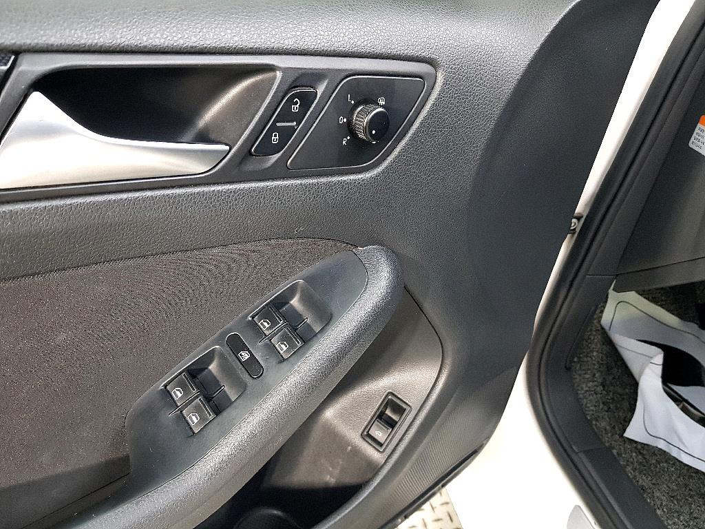 Volkswagen Jetta - Vista 11