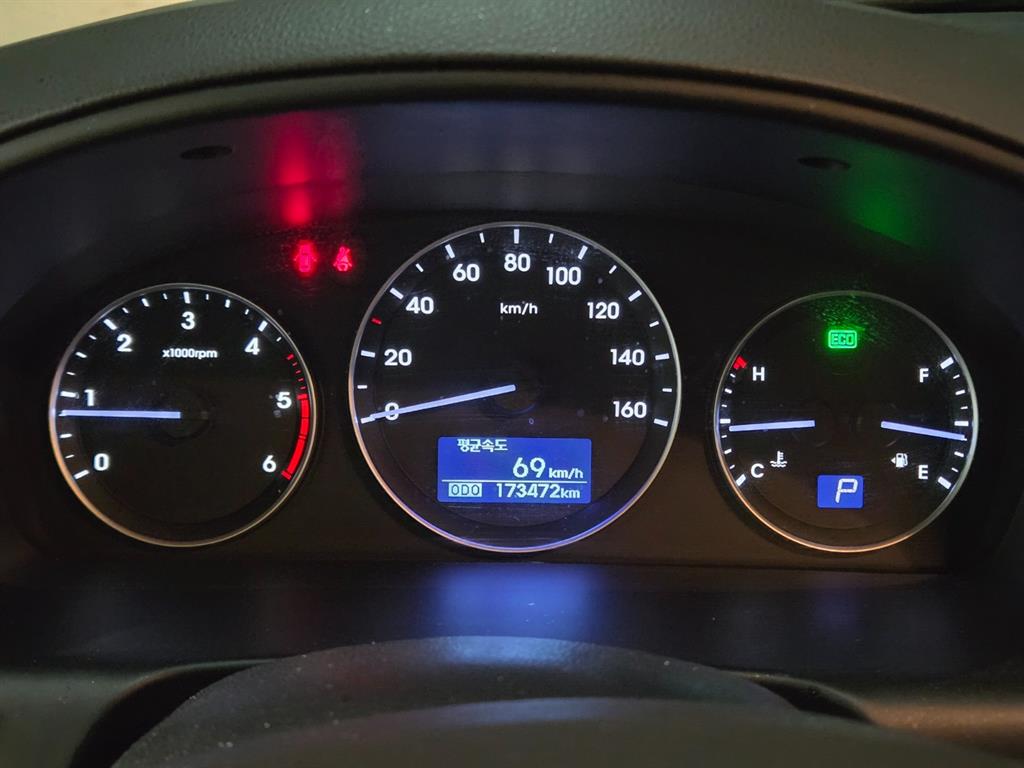 HYUNDAI Starex - Vista 10