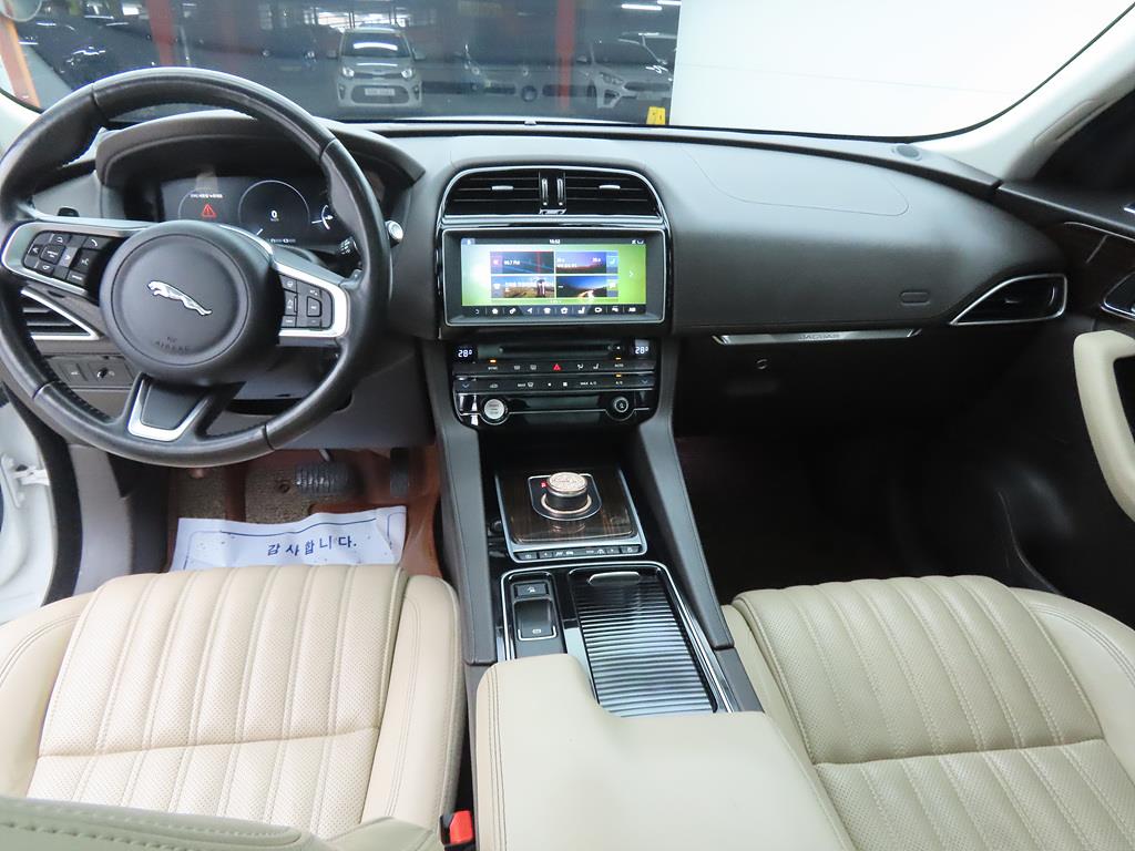 Jaguar F-PACE - Vista 7