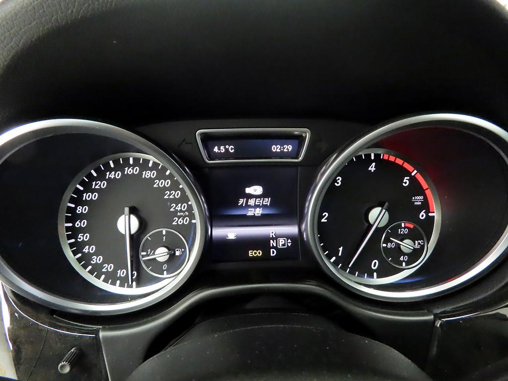 Mercedes Benz M Class - Vista 5