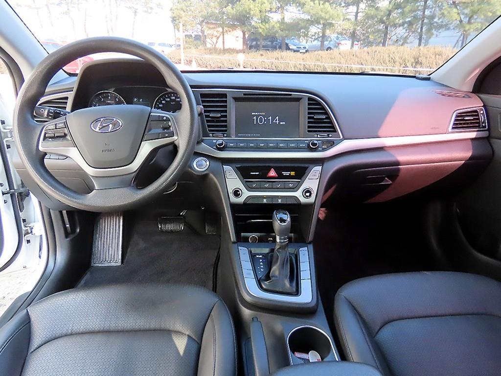 HYUNDAI Avante - Vista 7