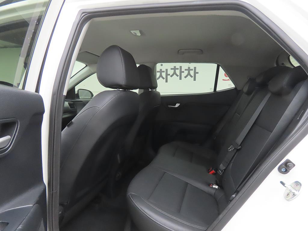 KIA Stonic - Vista 6