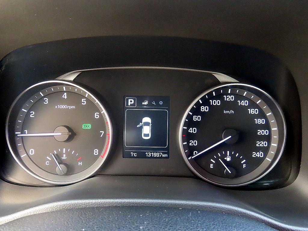 HYUNDAI Avante - Vista 9