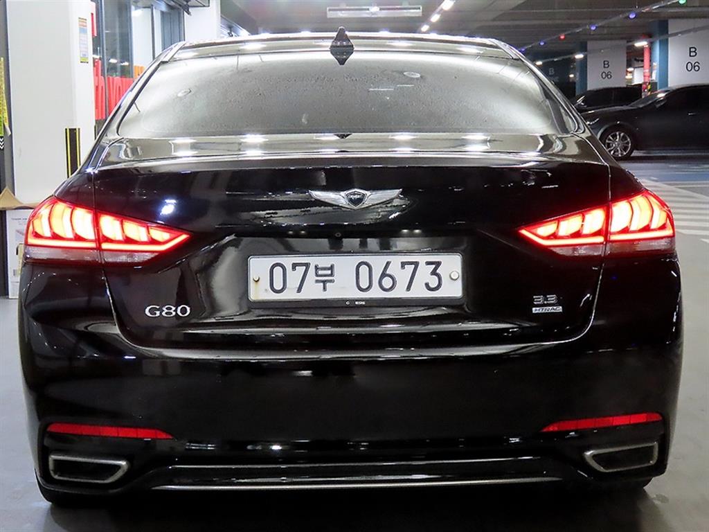 HYUNDAI Genesis - Vista 5