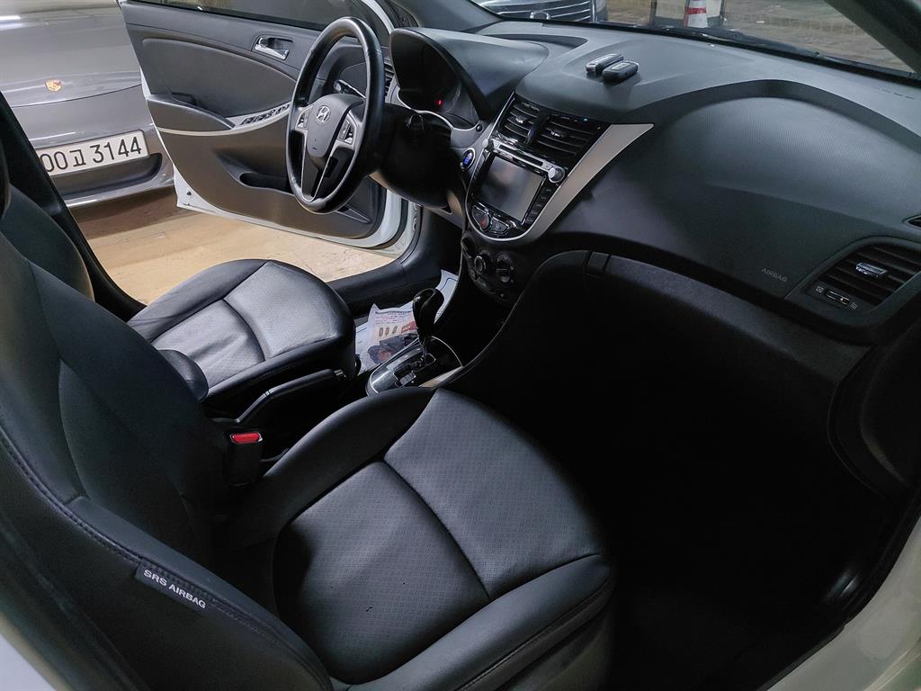 HYUNDAI Accent 2014 Blanco - Importación desde Corea - HF Imports Iquique - Foto 16