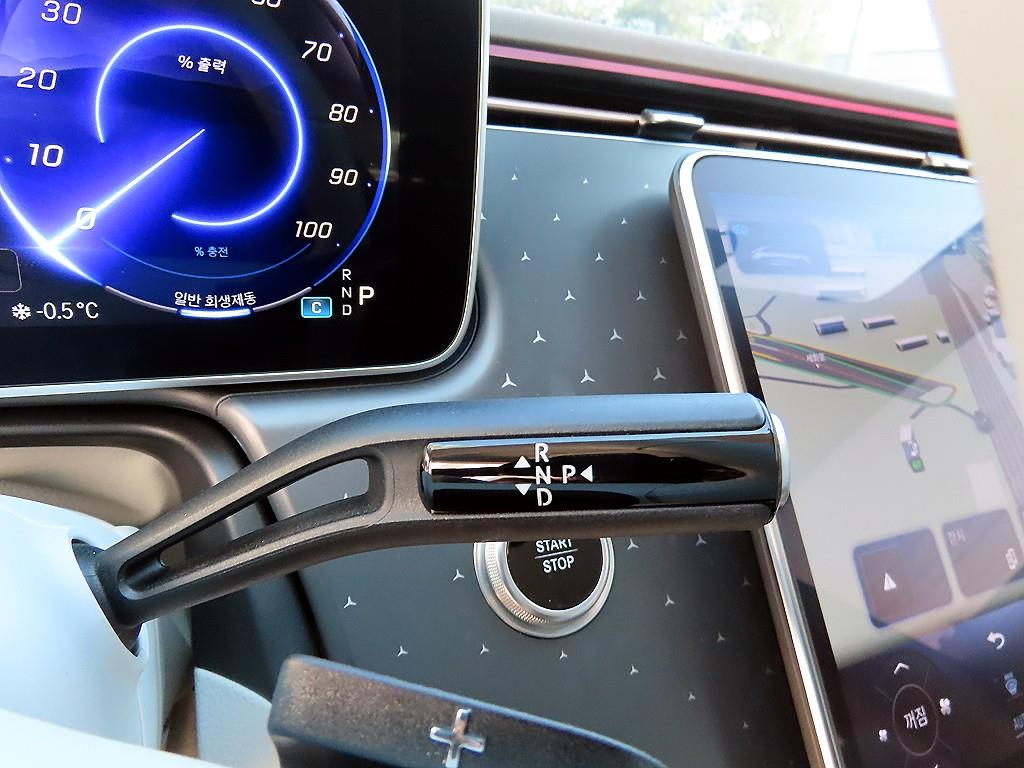 Mercedes Benz EQE - Vista 10