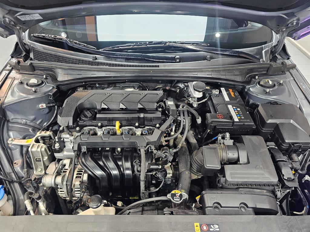 HYUNDAI Avante - Vista 8