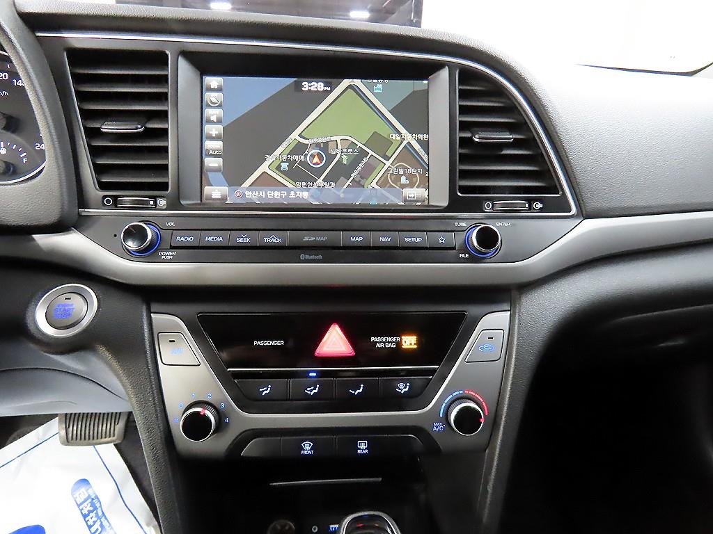 HYUNDAI Avante 2018 Blanco - Importación desde Corea - HF Imports Iquique - Foto 13