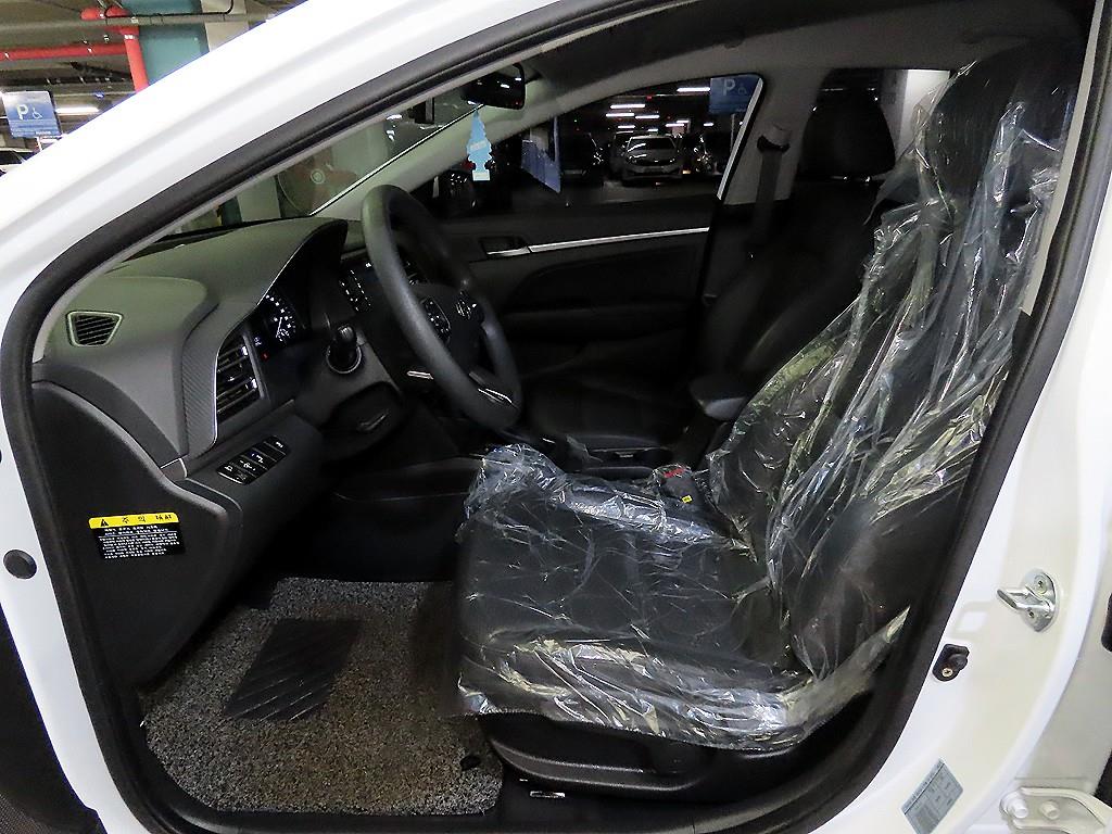 HYUNDAI Avante - Vista 6