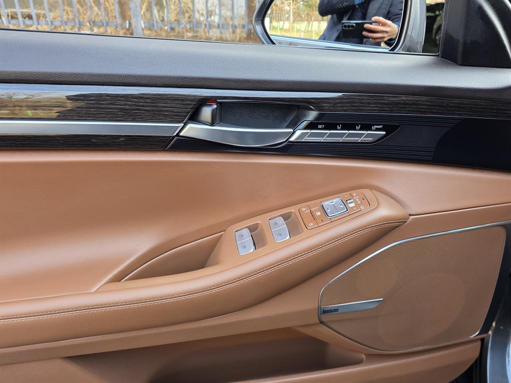 Genesis G90 - Vista 7