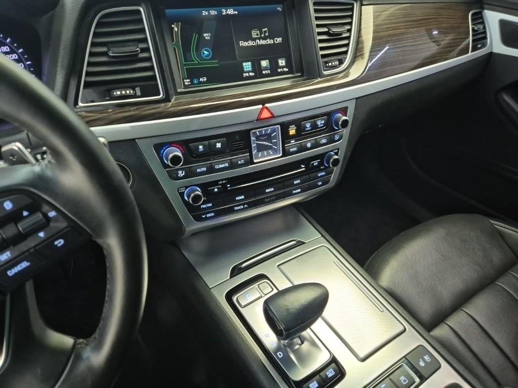 Genesis G80 - Vista 10