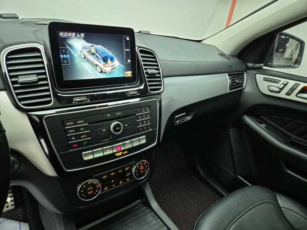 Mercedes Benz GLE Class - Vista 10