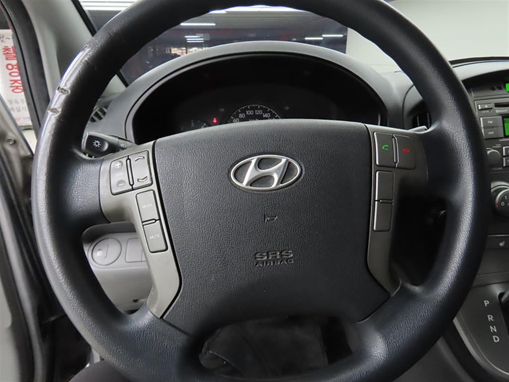 HYUNDAI Starex - Vista 8