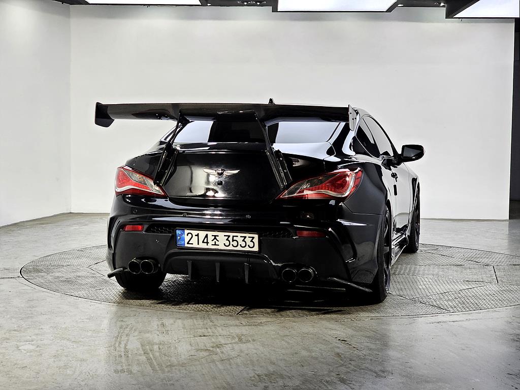 HYUNDAI Genesis - Vista 3