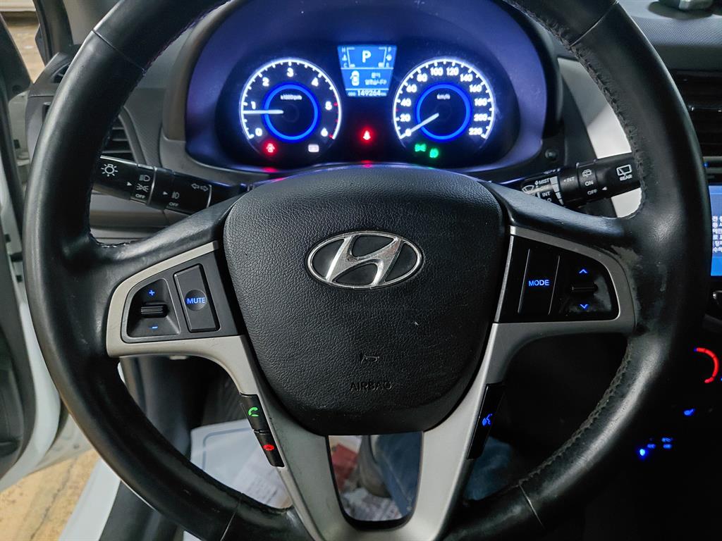 HYUNDAI Accent - Vista 11