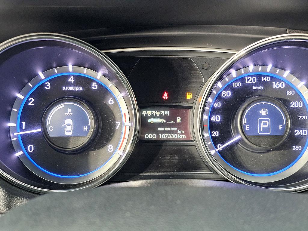 HYUNDAI Sonata - Vista 7