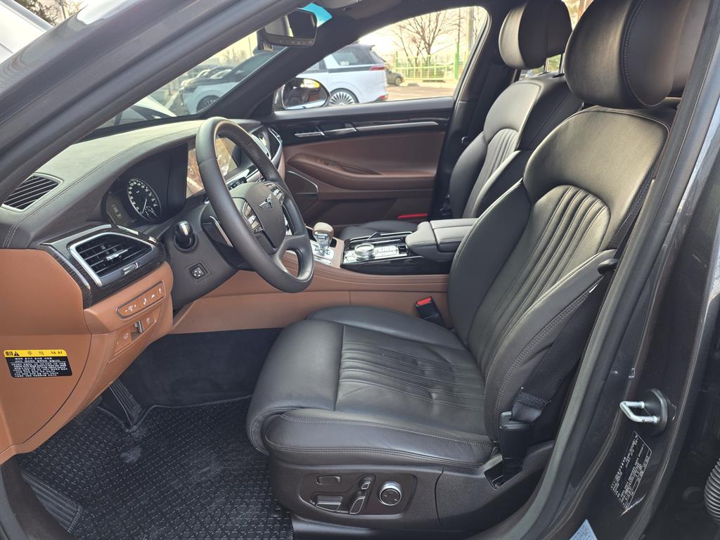 Genesis G90 - Vista 9