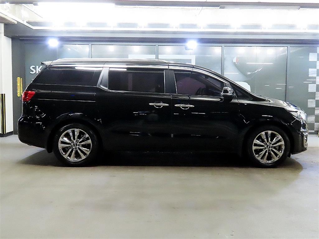 KIA Carnival - Vista 3