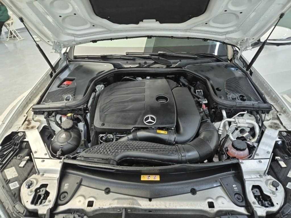 Mercedes Benz E class - Vista 5