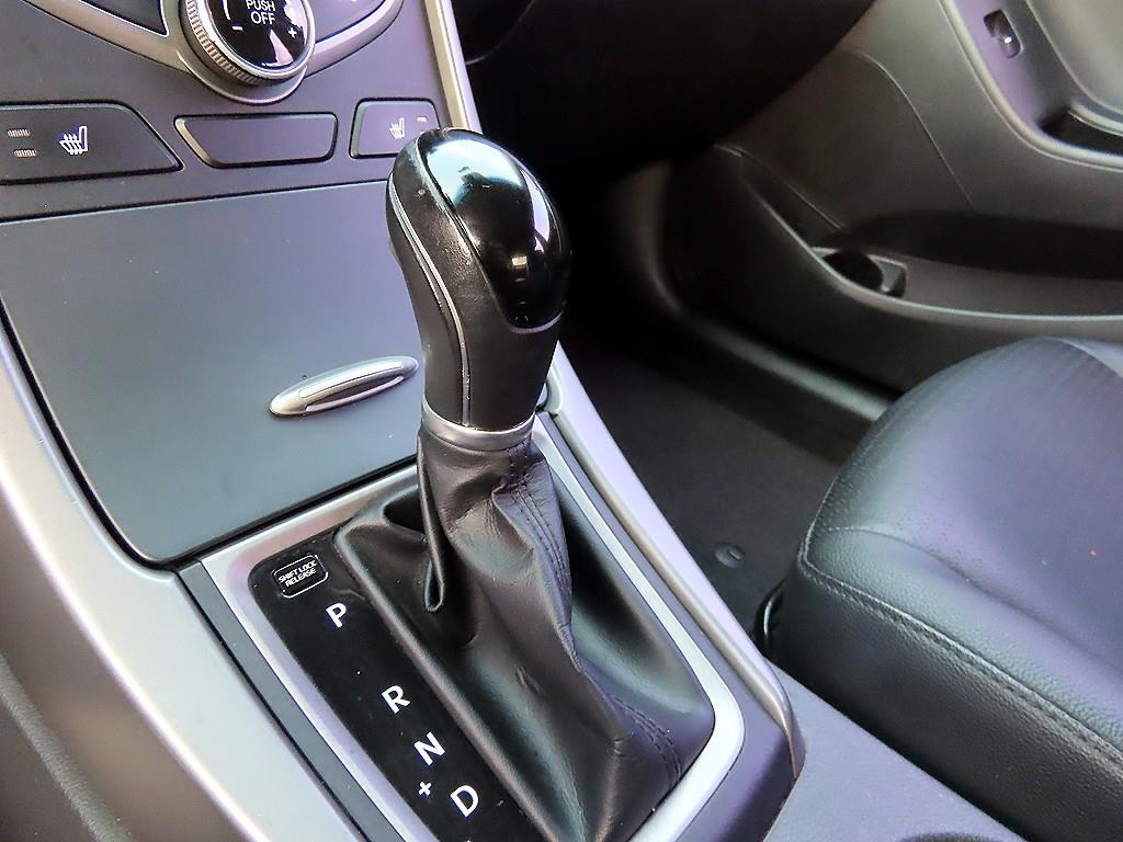 HYUNDAI Avante - Vista 11