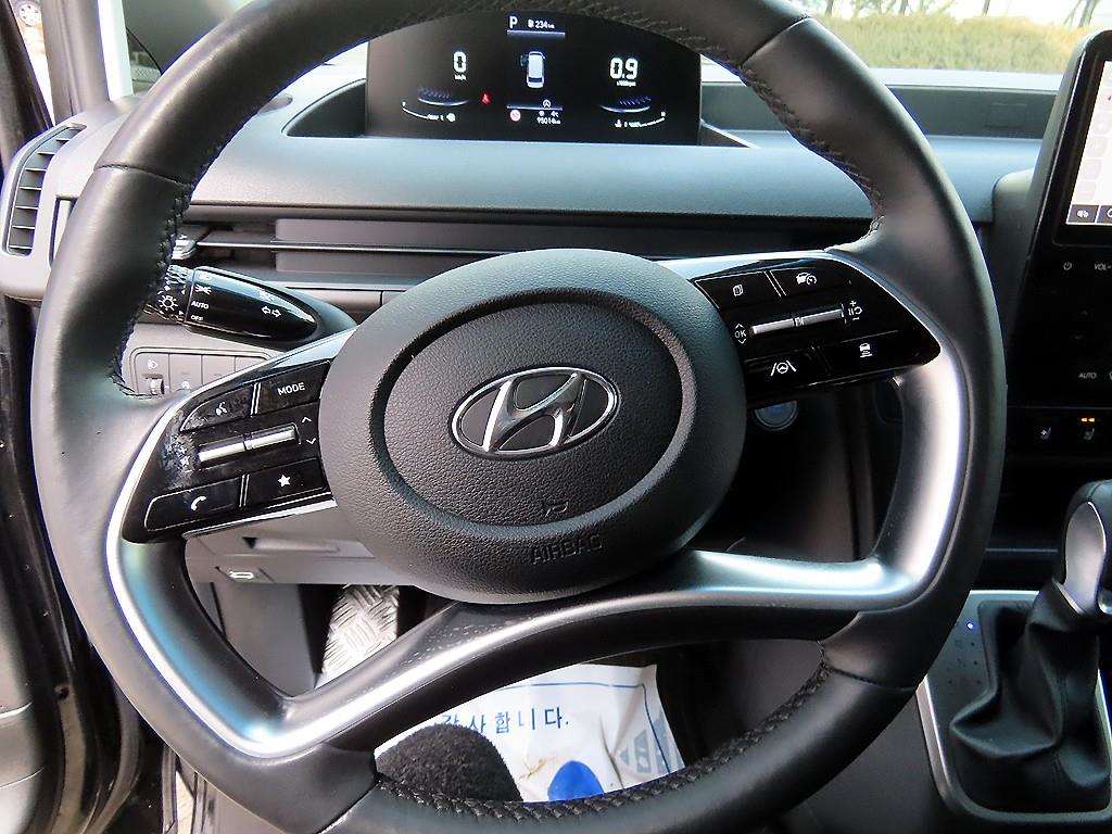 HYUNDAI Staria - Vista 8