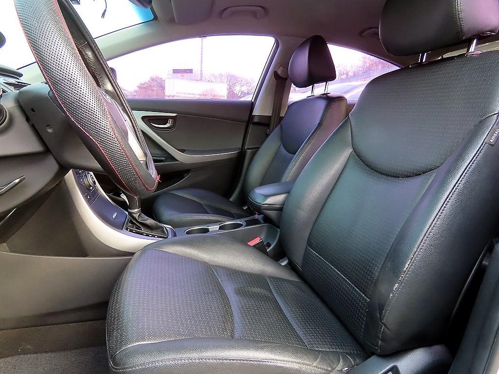 HYUNDAI Avante - Vista 5