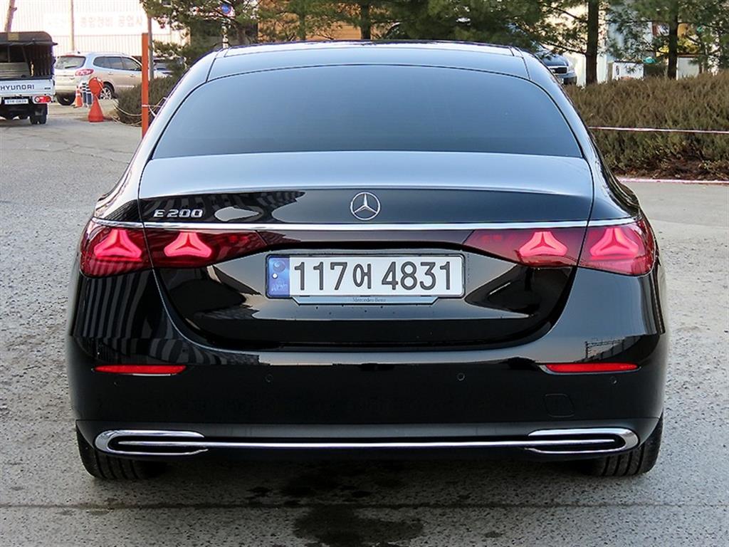 Mercedes Benz E class - Vista 4