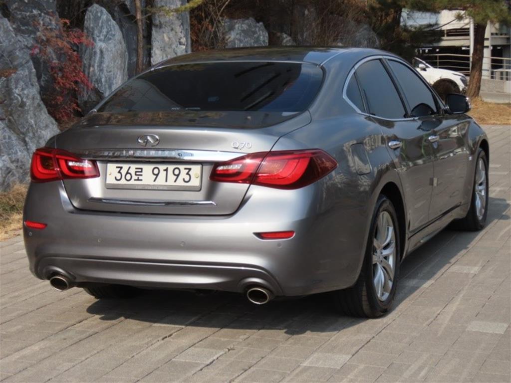 Infiniti Q - Vista 5