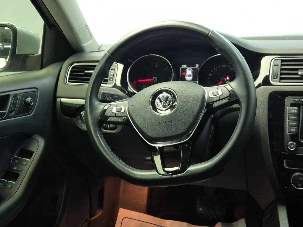 Volkswagen Jetta - Vista 9