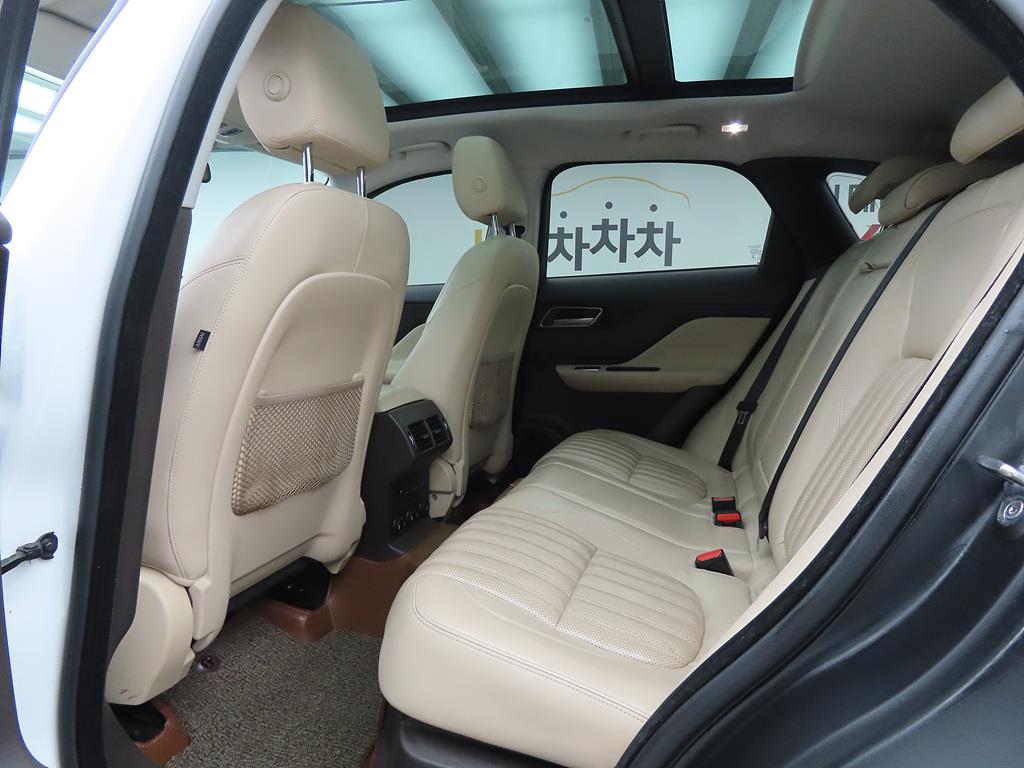 Jaguar F-PACE - Vista 6