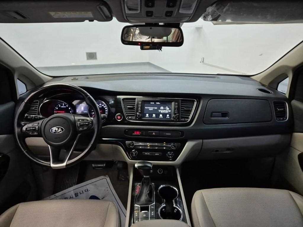 KIA Carnival - Vista 7