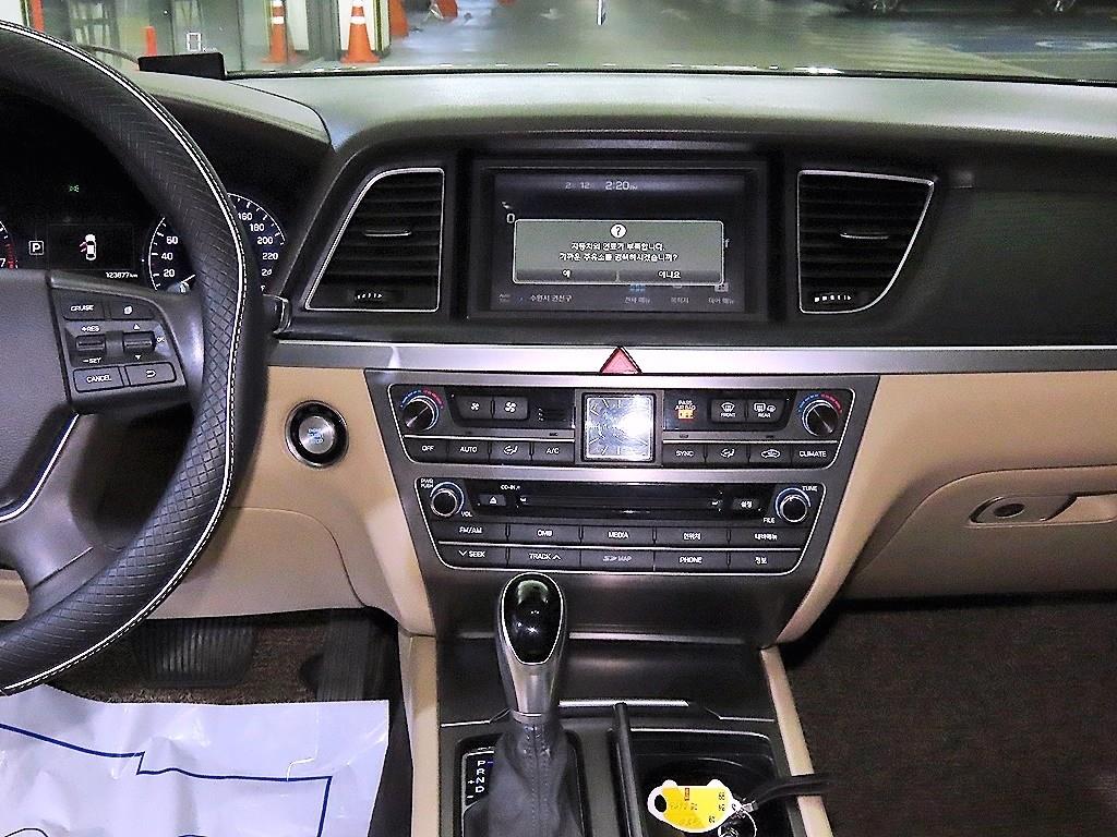 HYUNDAI Genesis - Vista 11