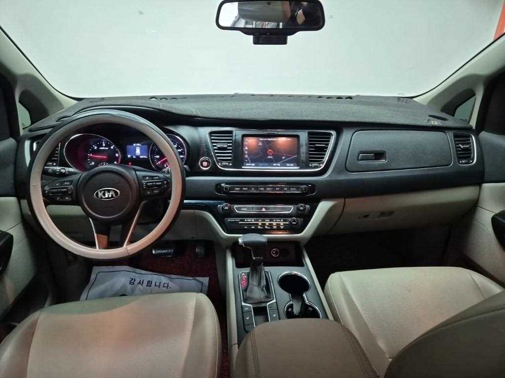 KIA Carnival - Vista 7