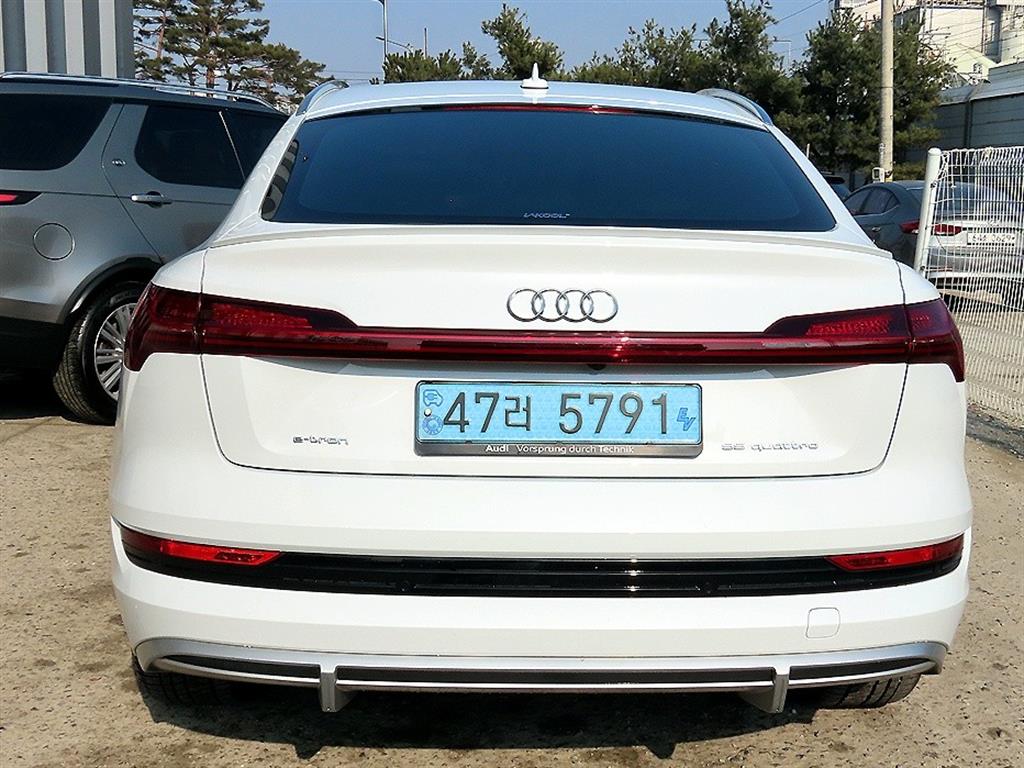 Audi e-Tron - Vista 4
