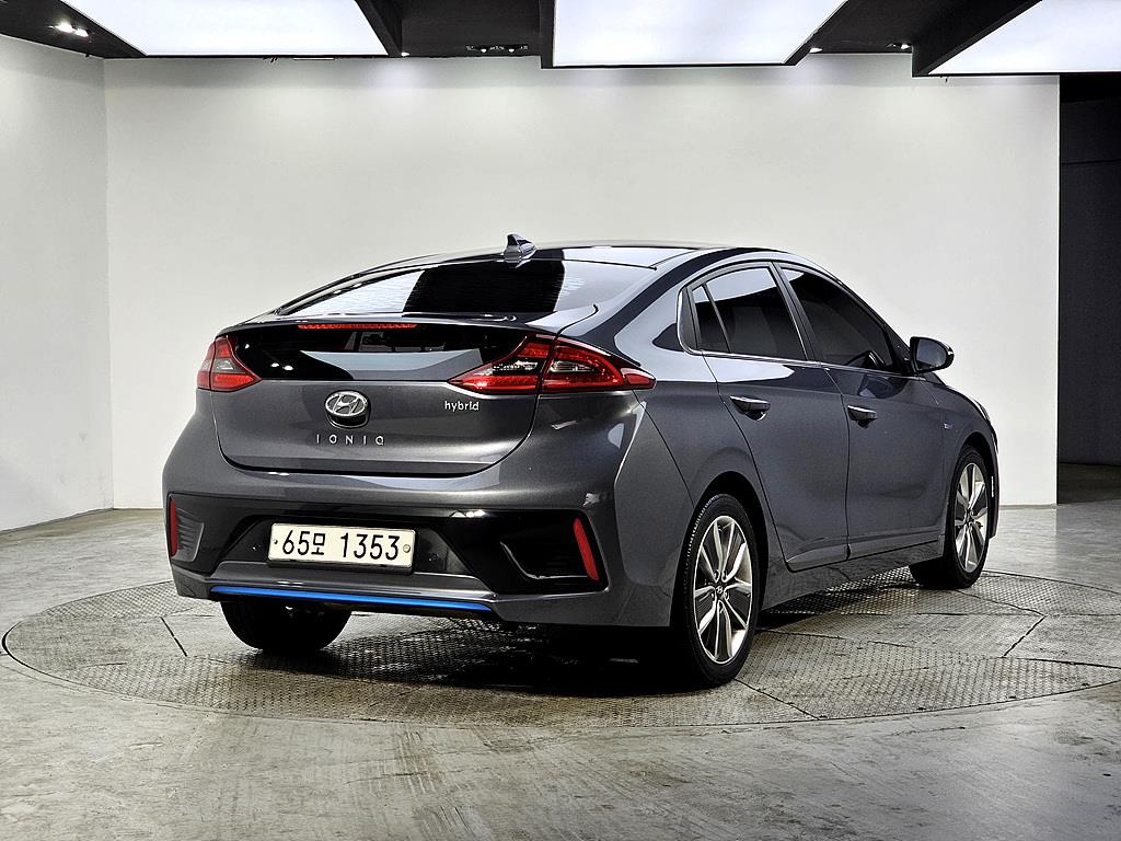 HYUNDAI Ioniq - Vista 4