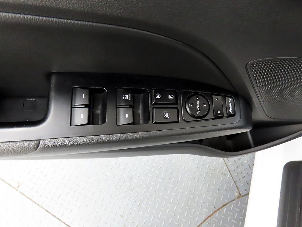 HYUNDAI Avante - Vista 11